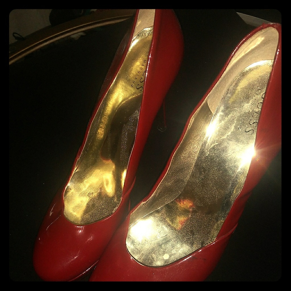 Guess high heel shoes